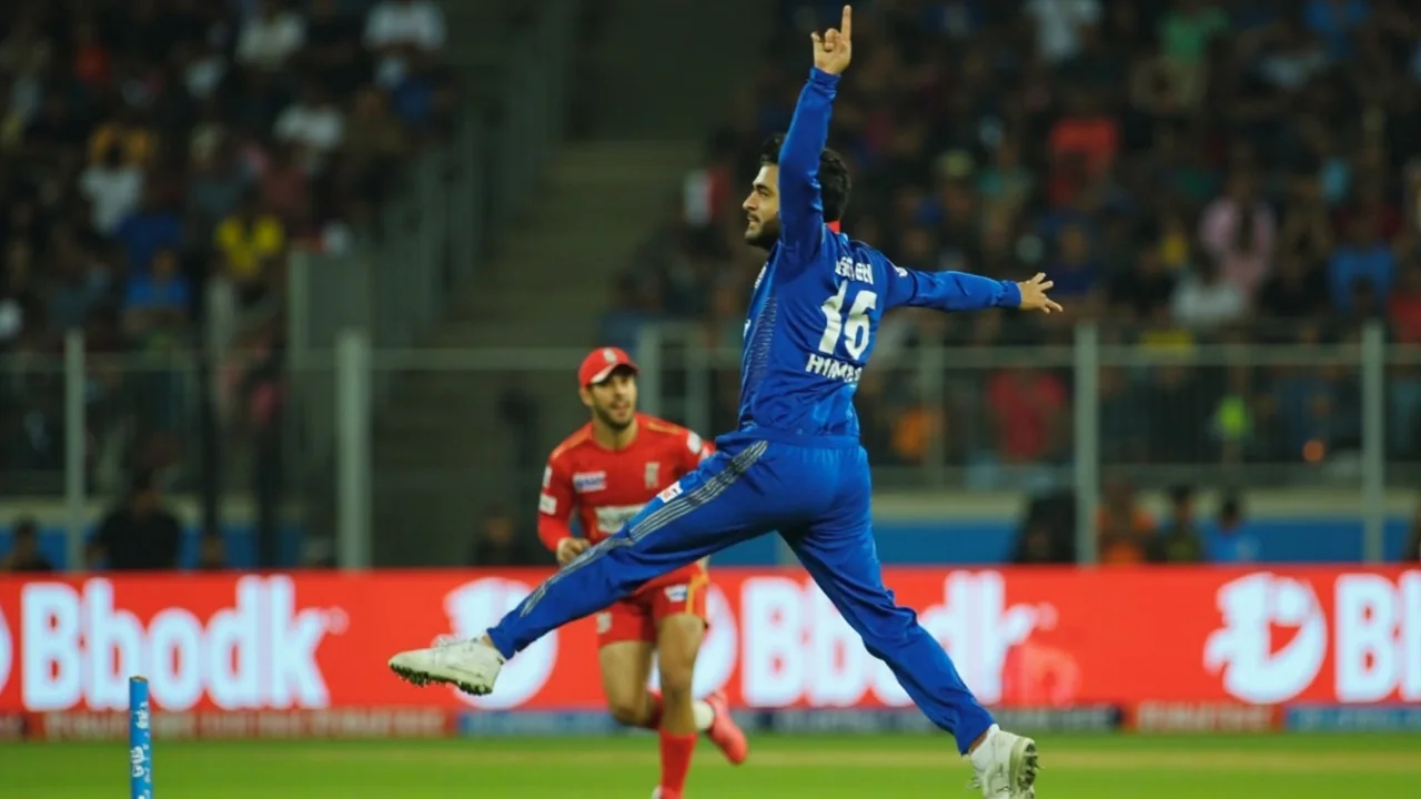 Medium tactical view of the Arun Jaitley Stadium square under floodlights with batter set and fielding captain arranging his cordon, framing the Super Over that decided the DPL 2026 opener